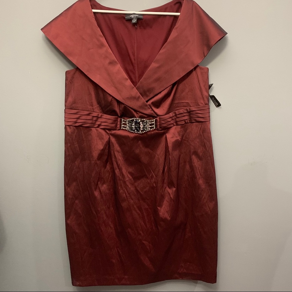 R&M Richards Woman Burgundy dress